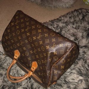 100% authentic Louis Vuitton
